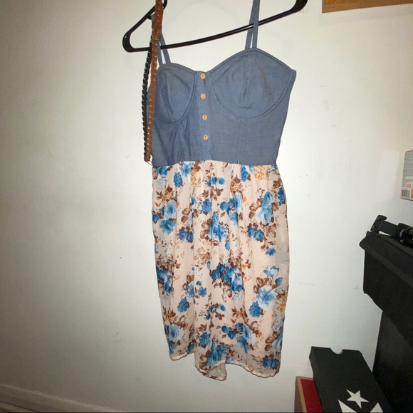 Denim top with floral pattern bottom + belt - Picture 2 of 2